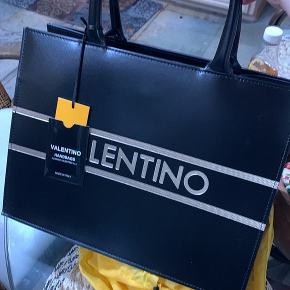 New Valentino Italian Leather Large tote bag - Picture 2 of 16